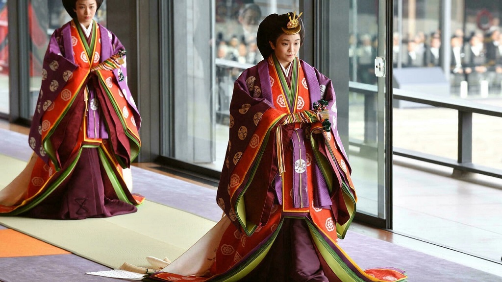 A közrendű szerelmét választotta, kikerül a japán császári családból